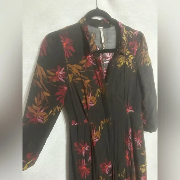 Rare Free People After The Storm Black Red Floral Print Boho Maxi Shirt
Dress 4 - Picture 6 of 11
